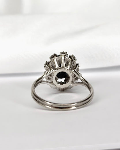 Bague Marguerite Saphir 1.10 carat &amp; 10 Diamants "Irène" - Elliade Paris