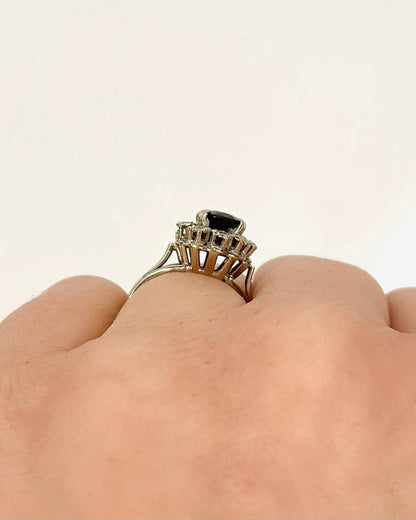 Bague Marguerite Saphir 1.10 carat &amp; 10 Diamants "Irène" - Elliade Paris