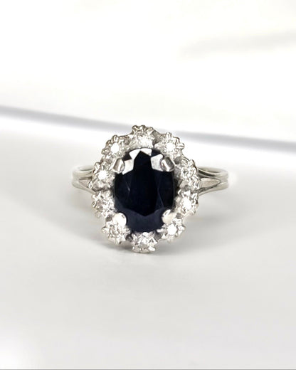Bague Marguerite Saphir 1.10 carat &amp; 10 Diamants "Irène" - Elliade Paris