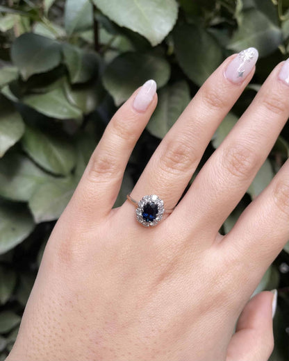Bague Marguerite Saphir 1.10 Carat &amp; 10 Diamants &quot;Mayley&quot; - Elliade Paris