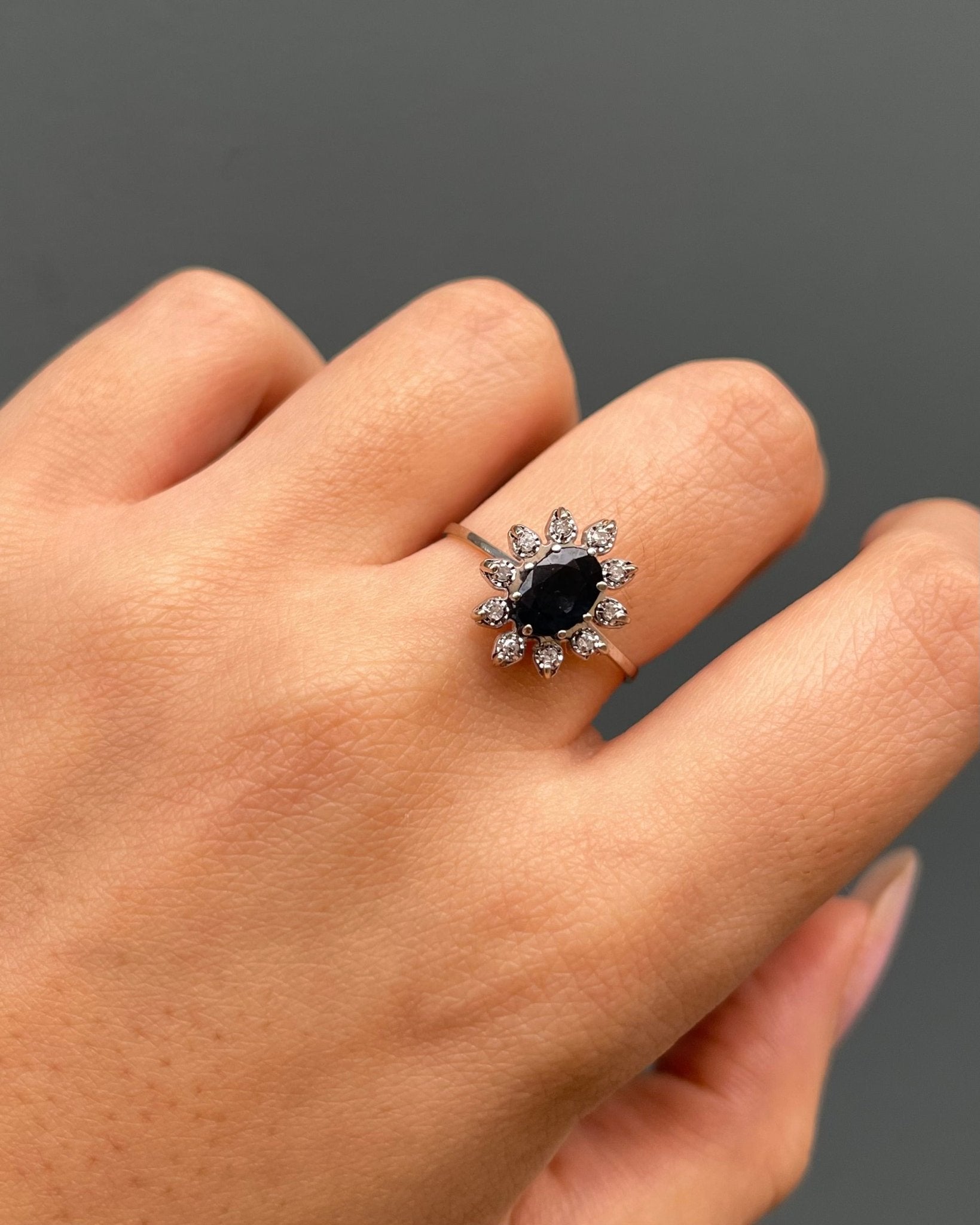 Bague Marguerite Saphir 1.10 carat &amp; 10 Diamants &quot;Roseline&quot; - Elliade Paris