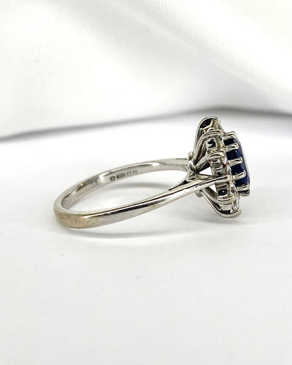 Bague Marguerite Saphir 1.10 carat &amp; Diamants 0.36 carat "Calypso" - Elliade Paris