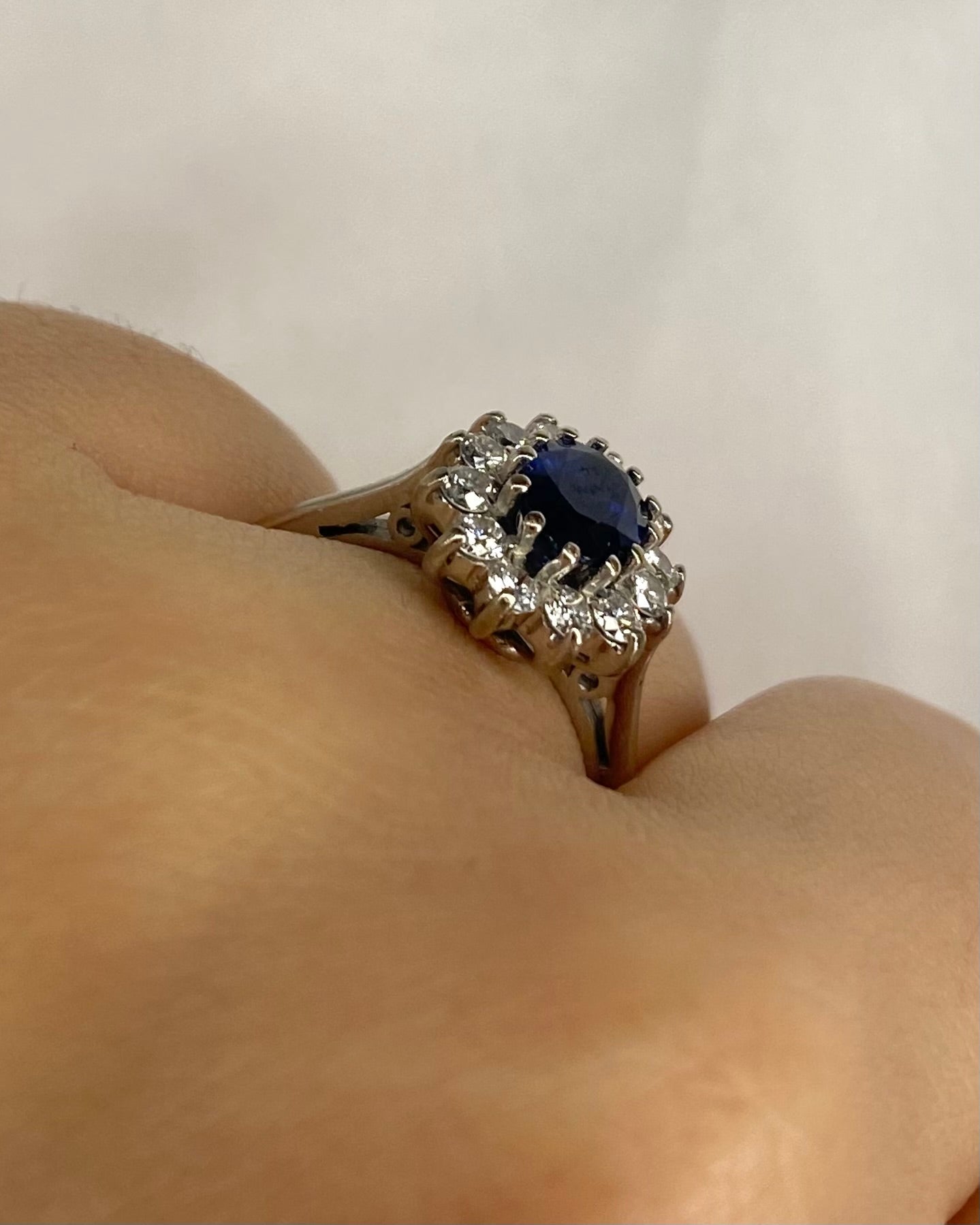 Bague Marguerite Saphir 1.10 carat &amp; Diamants 0.36 carat "Calypso" - Elliade Paris