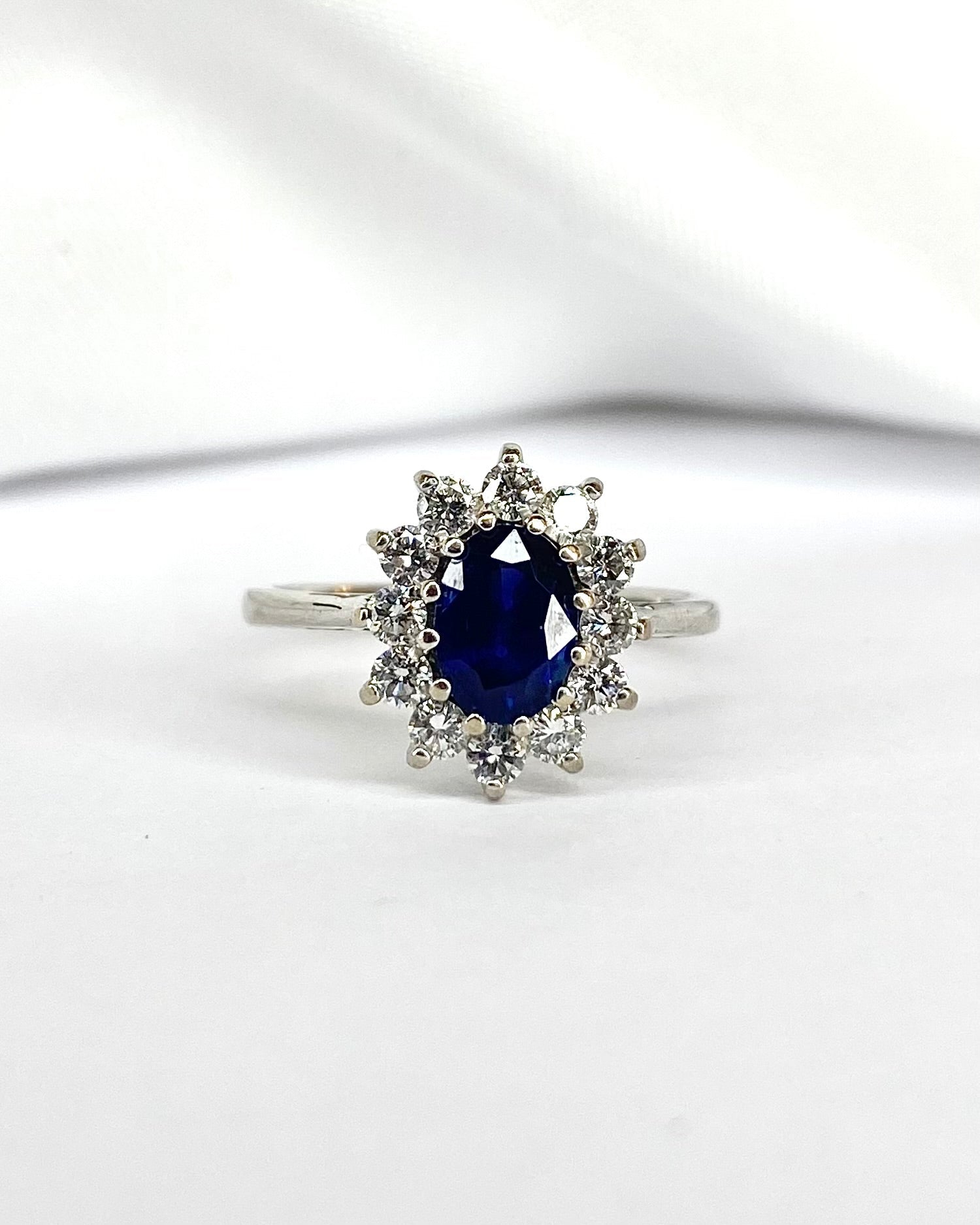 Bague Marguerite Saphir 1.10 carat &amp; Diamants 0.36 carat "Calypso" - Elliade Paris