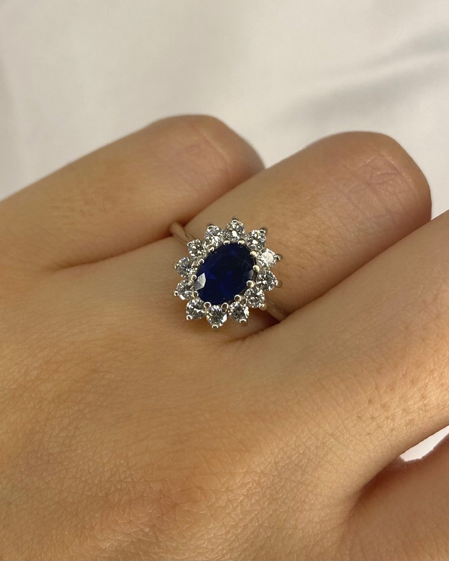Bague Marguerite Saphir 1.10 carat &amp; Diamants 0.36 carat "Calypso" - Elliade Paris