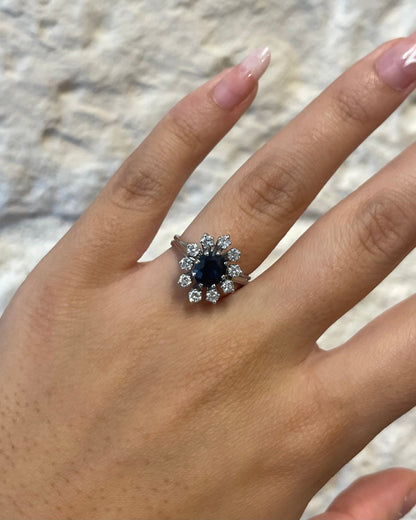 Bague Marguerite Saphir 1.10 carat &amp; Diamants &quot;Celina&quot; - Elliade Paris