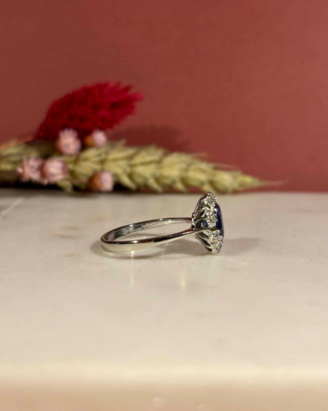 Bague Marguerite Saphir 1.10 Carat &amp; Diamants &quot;Esther&quot; - Elliade Paris