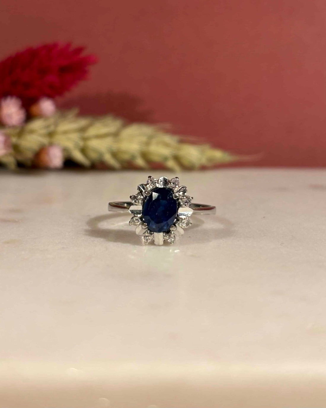 Bague Marguerite Saphir 1.10 Carat &amp; Diamants &quot;Esther&quot; - Elliade Paris