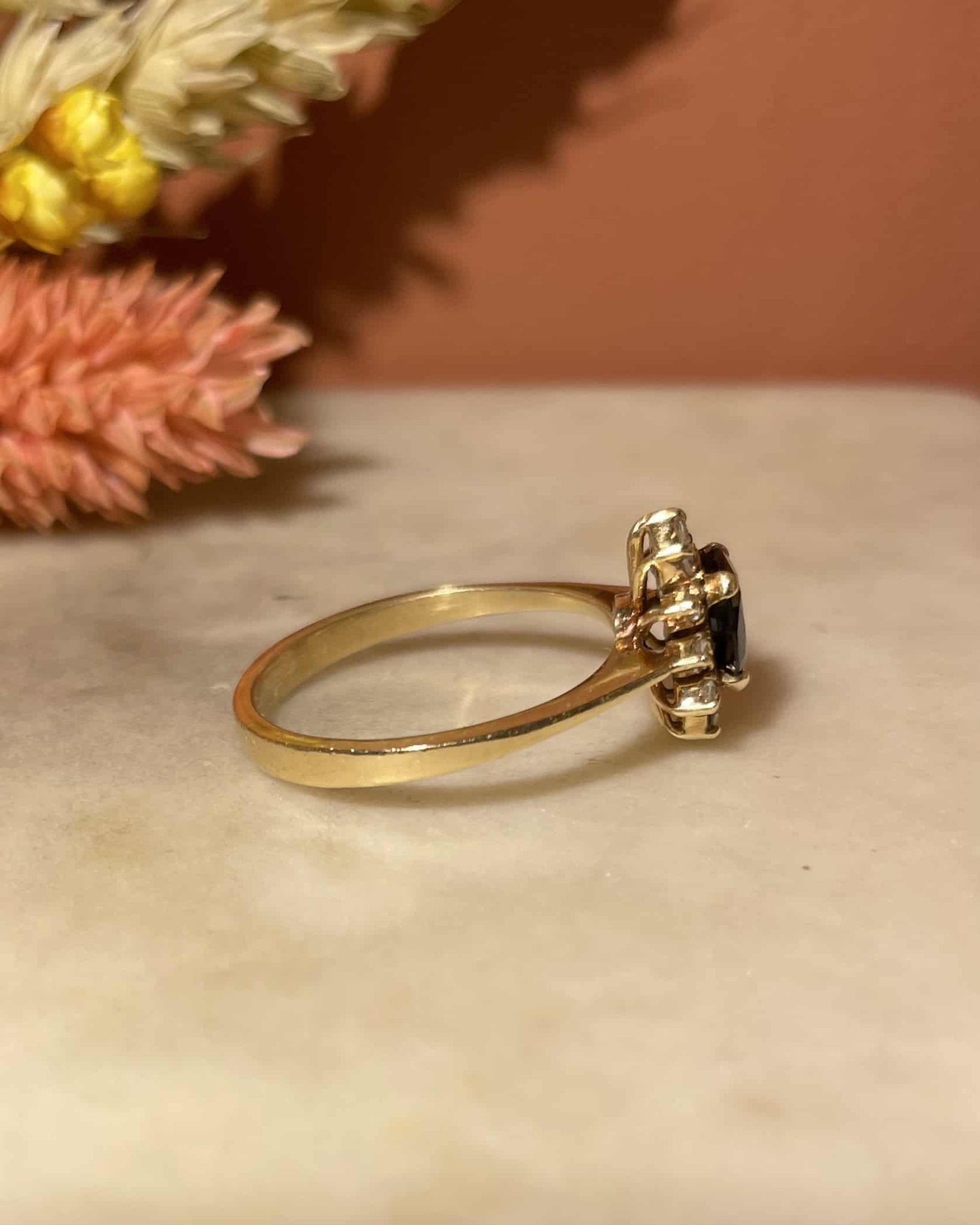 Bague Marguerite Saphir 1.10 carat &amp; Diamants "Malorie" - Elliade Paris