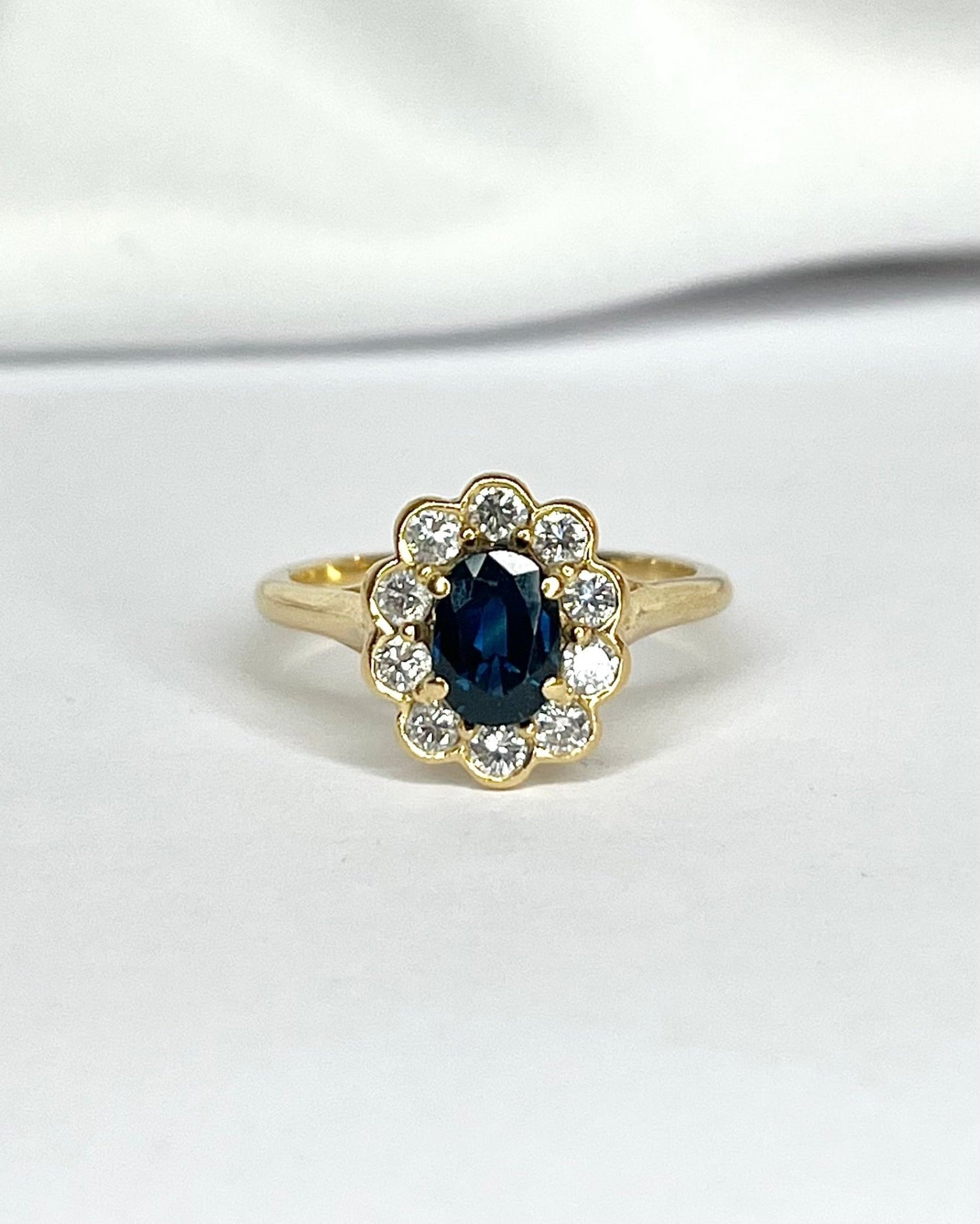 Bague Marguerite Saphir 1.11 carat &amp; Diamants 0.50 carat "Nola" - Elliade Paris