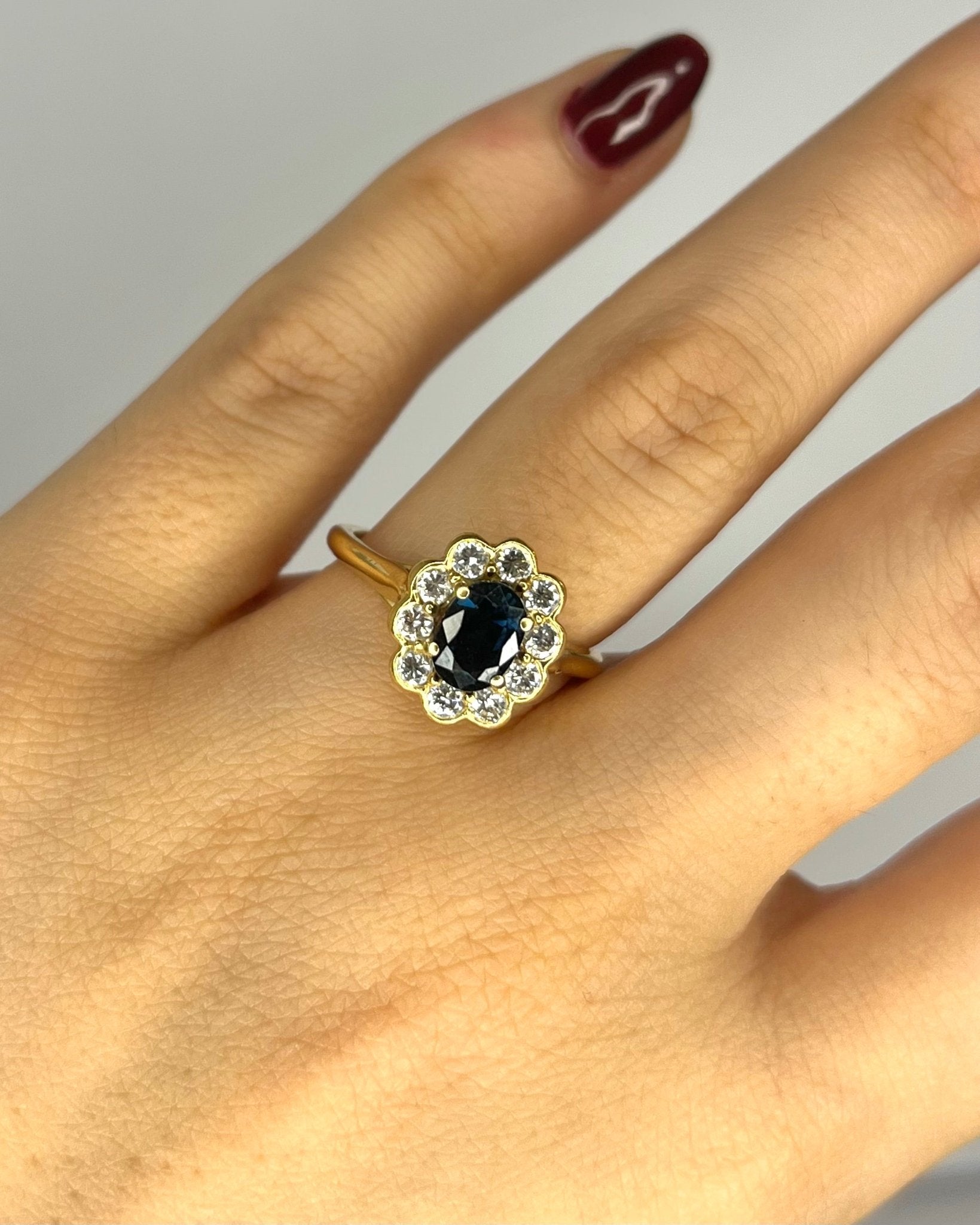 Bague Marguerite Saphir 1.11 carat &amp; Diamants 0.50 carat "Nola" - Elliade Paris