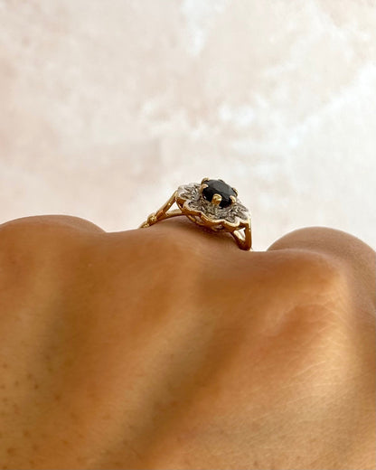 Bague Marguerite Saphir 1.15 carat &amp; Diamants 0.30 carat "Martina" - Elliade Paris