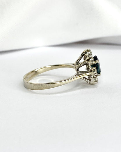 Bague Marguerite Saphir 1.15 carat &amp; Diamants 0.40 carat "Goergia" - Elliade Paris