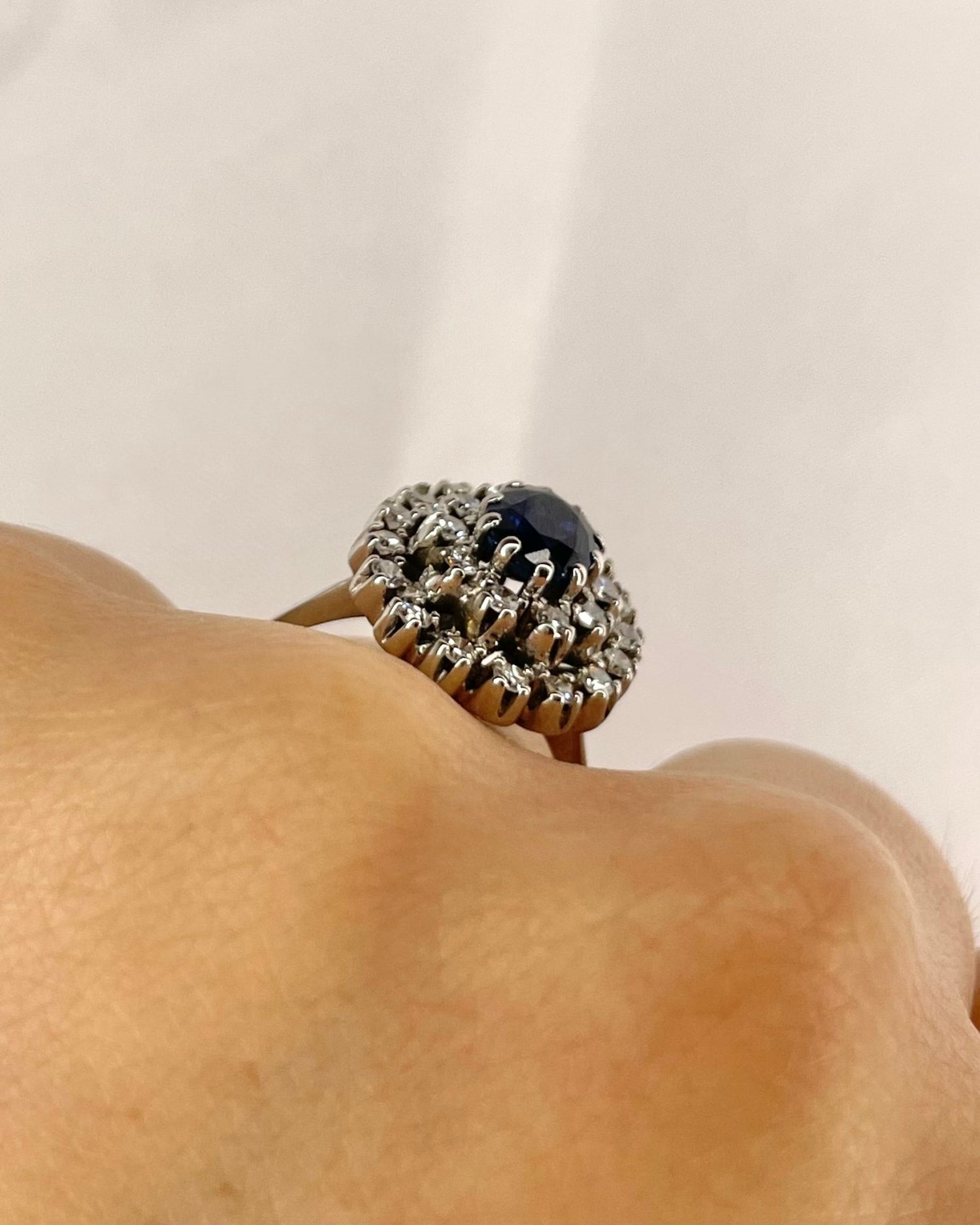 Bague Marguerite Saphir 1.15 carat &amp; Diamants 0.52 carat "Milena" - Elliade Paris