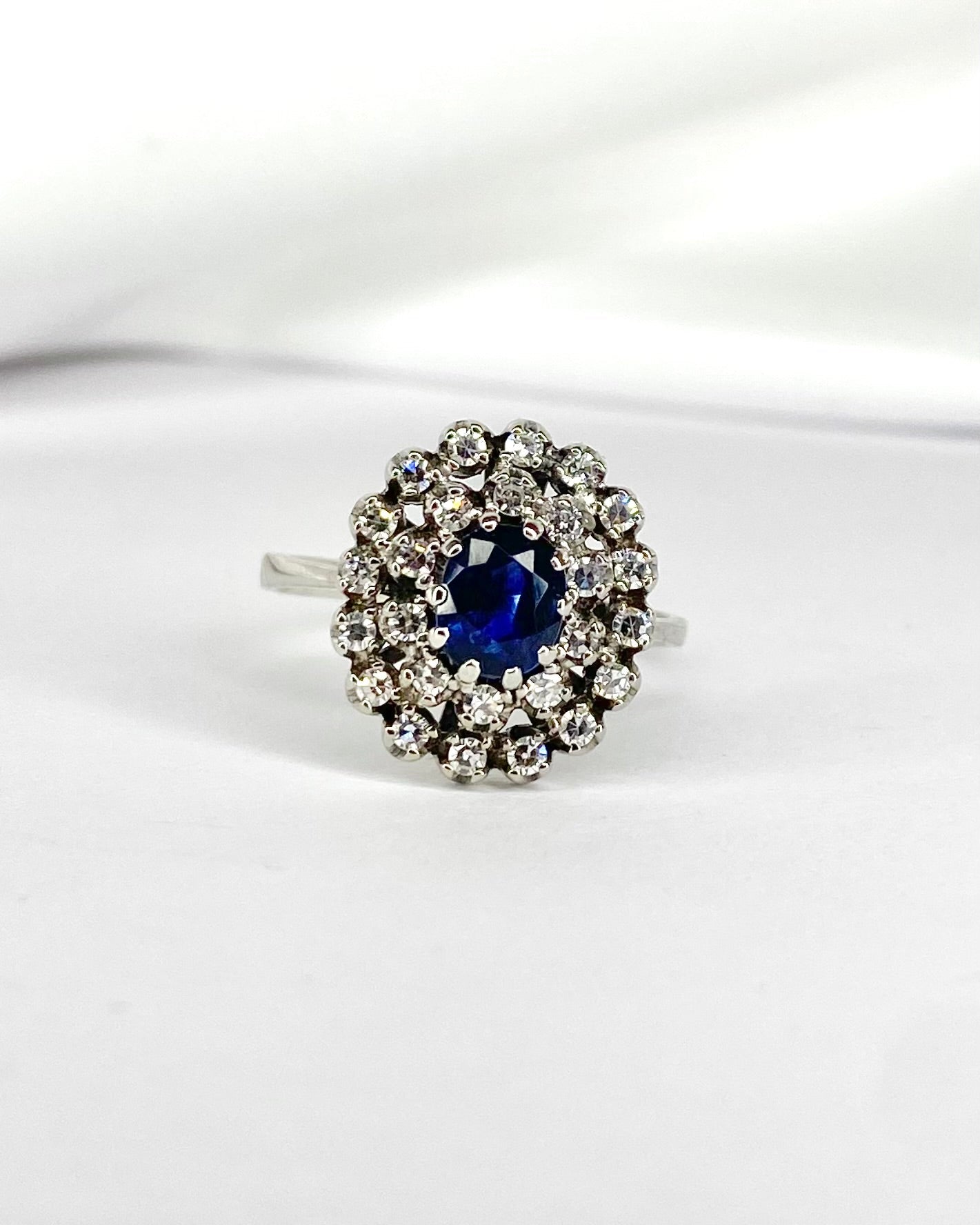 Bague Marguerite Saphir 1.15 carat &amp; Diamants 0.52 carat "Milena" - Elliade Paris