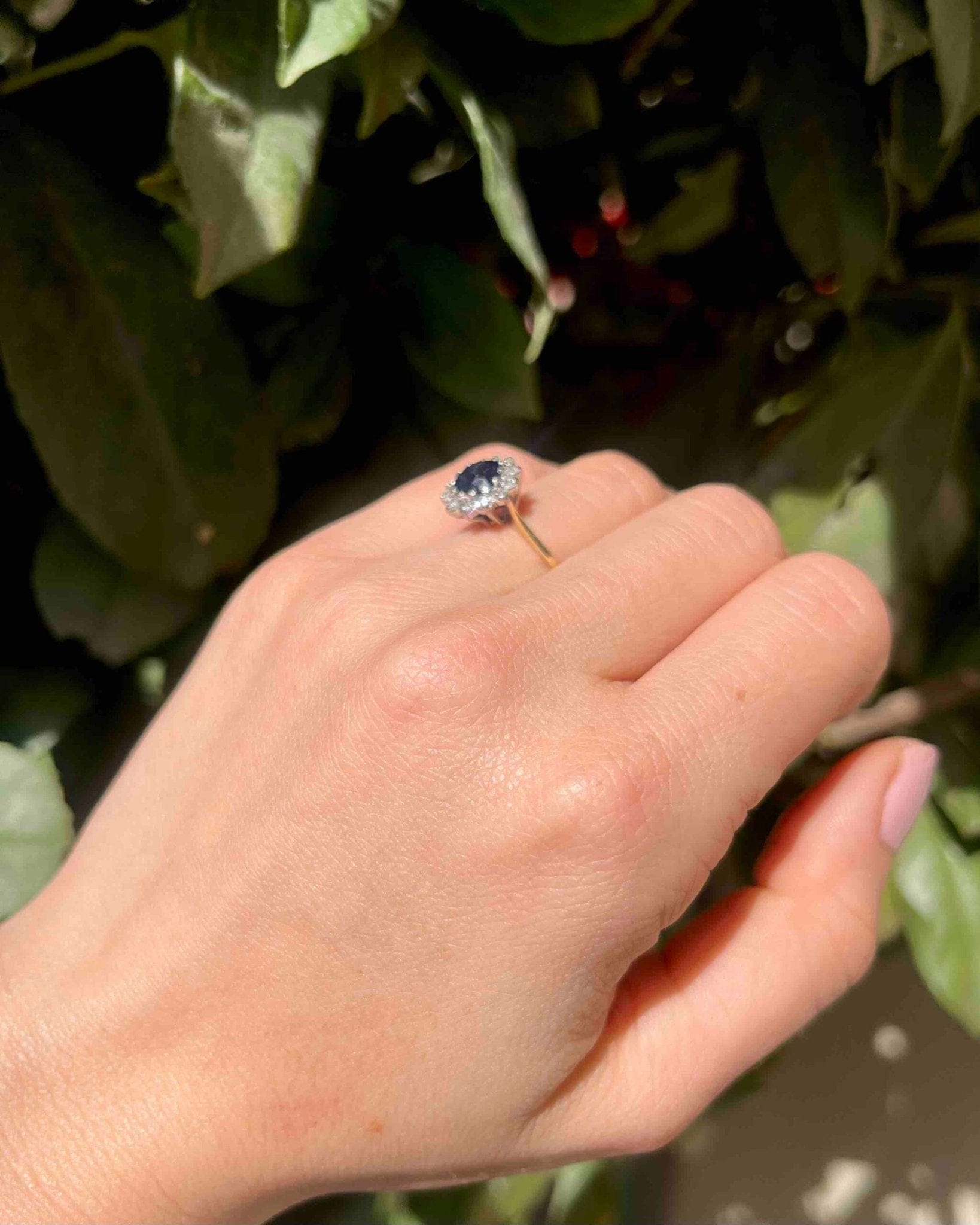 Bague Marguerite Saphir 1.15 carat &amp; Diamants "Louise" - Elliade Paris