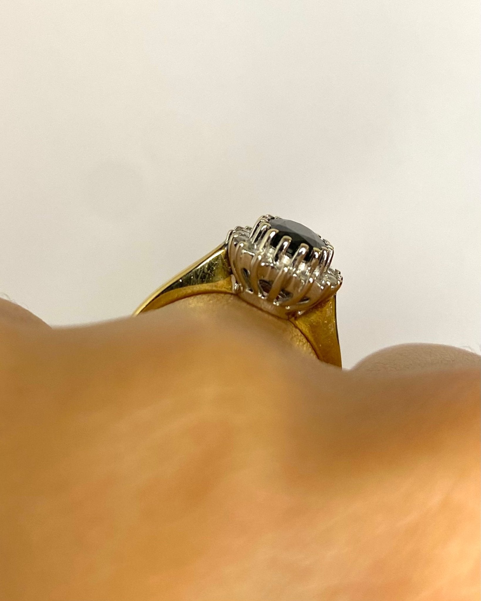 Bague Marguerite Saphir 1.15 carat &amp; Diamants "Marianne" - Elliade Paris