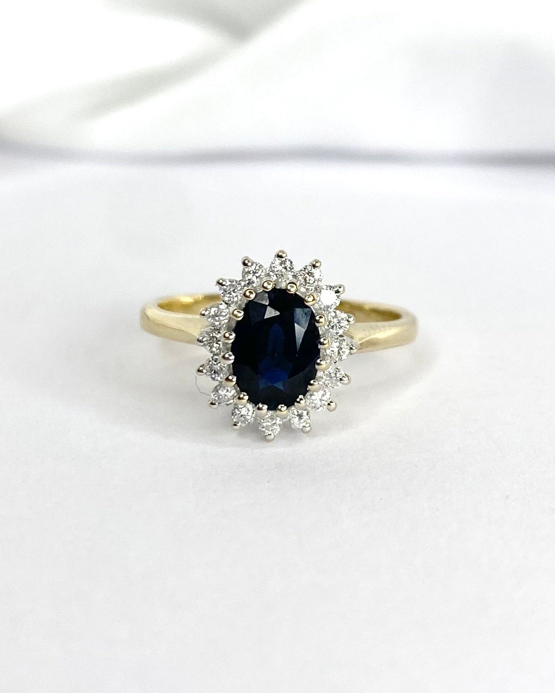 Bague Marguerite Saphir 1.15 carat &amp; Diamants "Marianne" - Elliade Paris