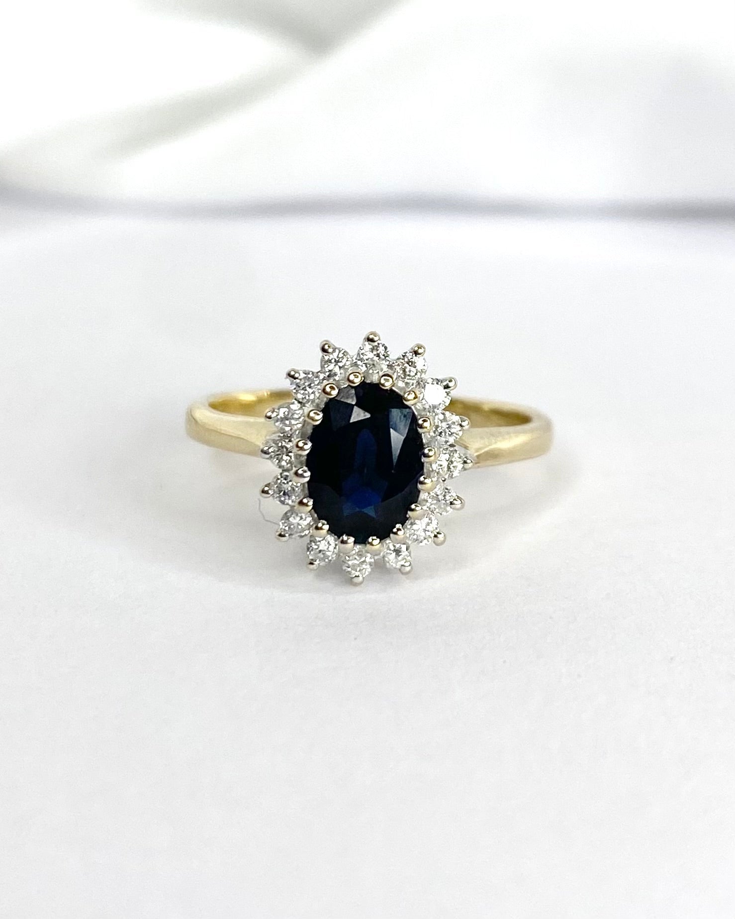 Bague Marguerite Saphir 1.15 carat &amp; Diamants "Marianne" - Elliade Paris