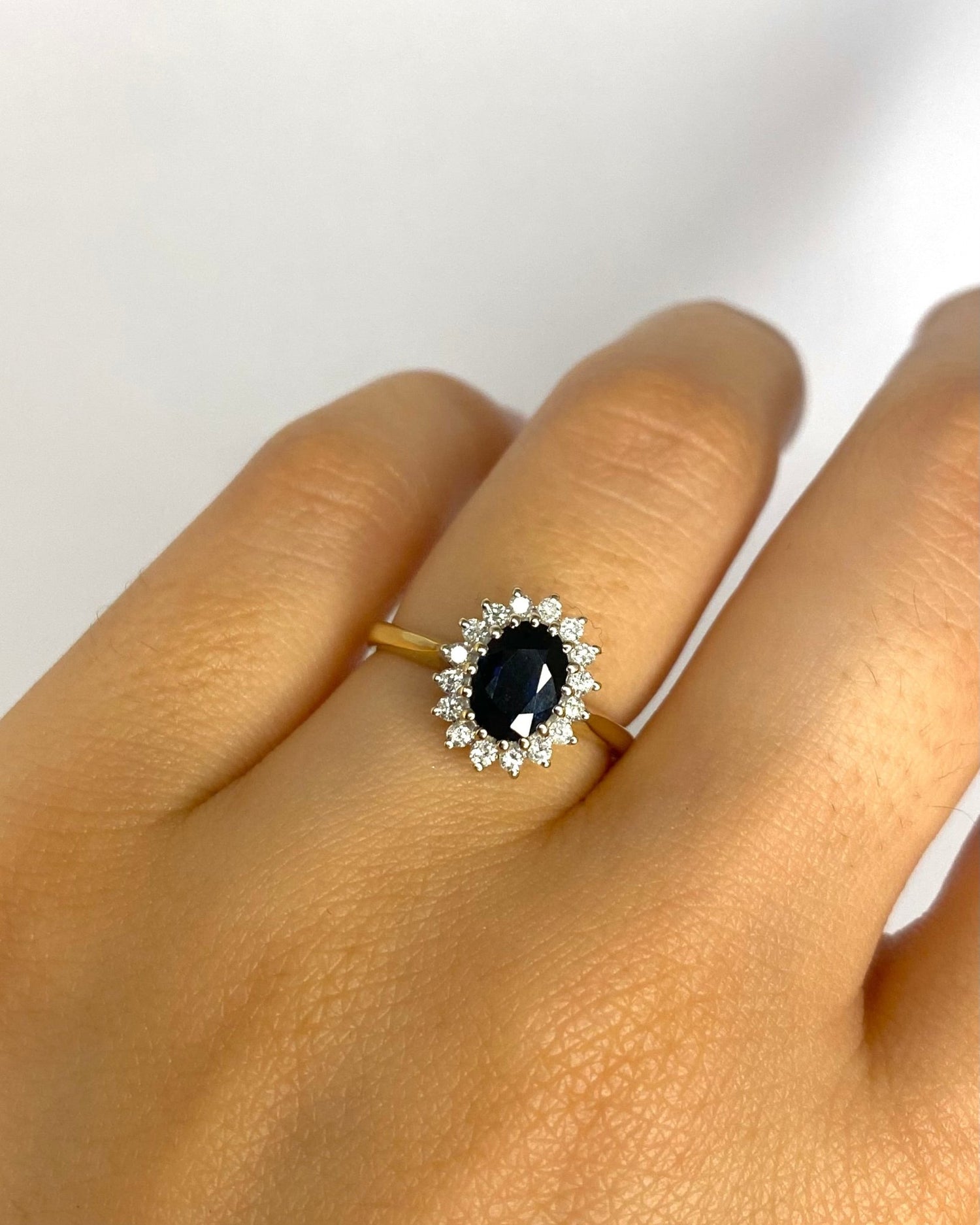 Bague Marguerite Saphir 1.15 carat &amp; Diamants "Marianne" - Elliade Paris