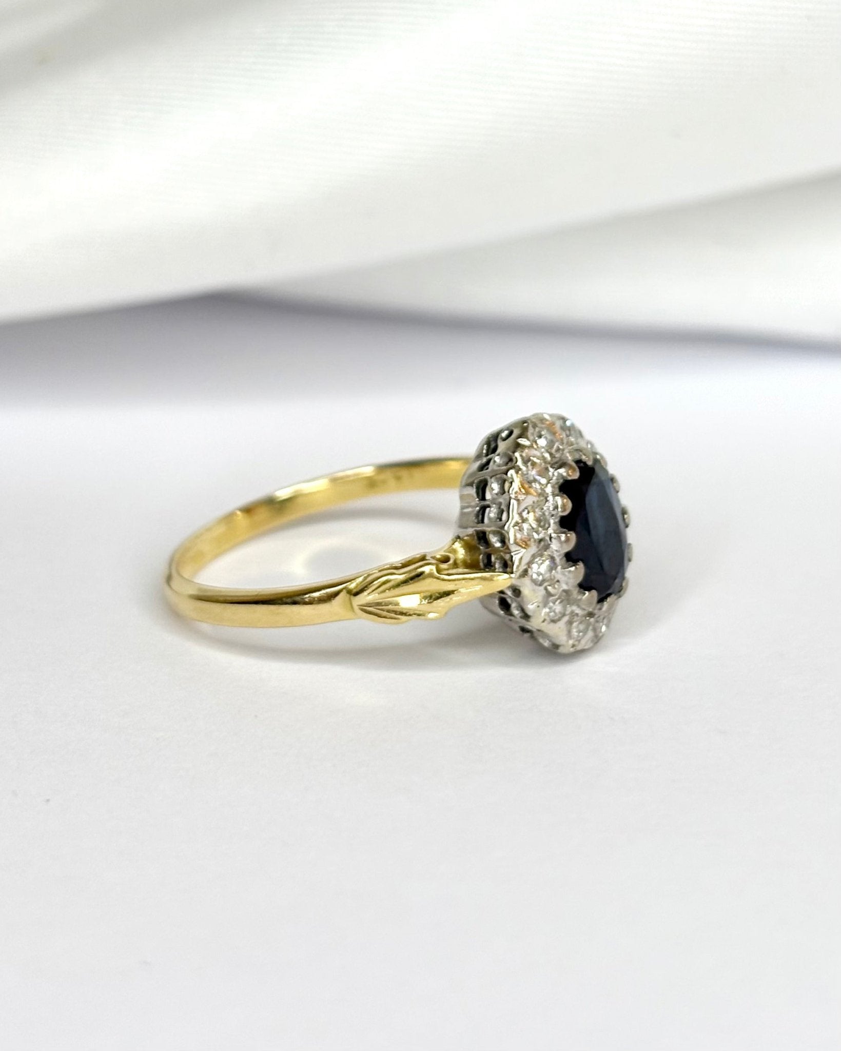 Bague Marguerite Saphir 1.15 carat &amp; Diamants "Rachelle" - Elliade Paris