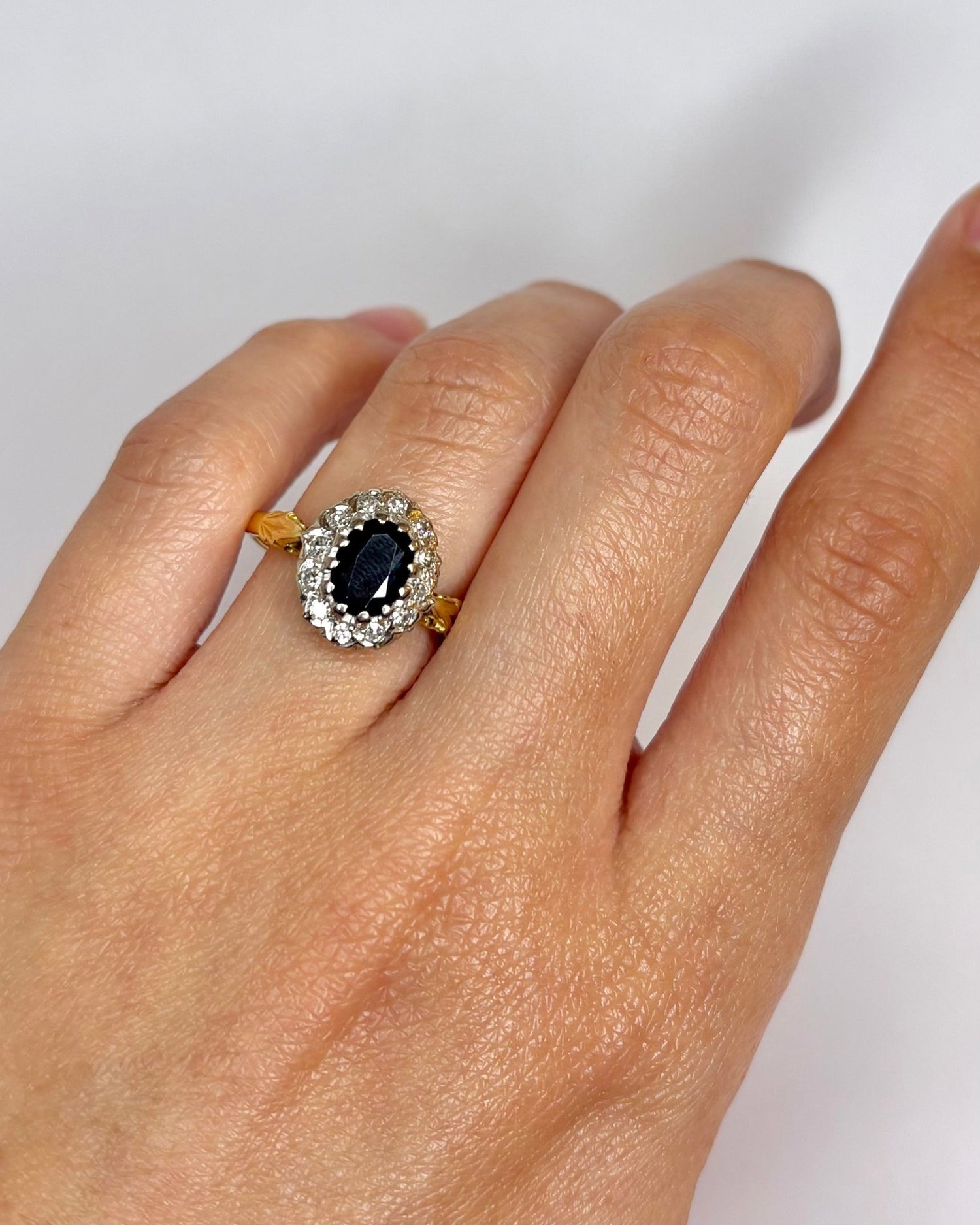 Bague Marguerite Saphir 1.15 carat &amp; Diamants "Rachelle" - Elliade Paris