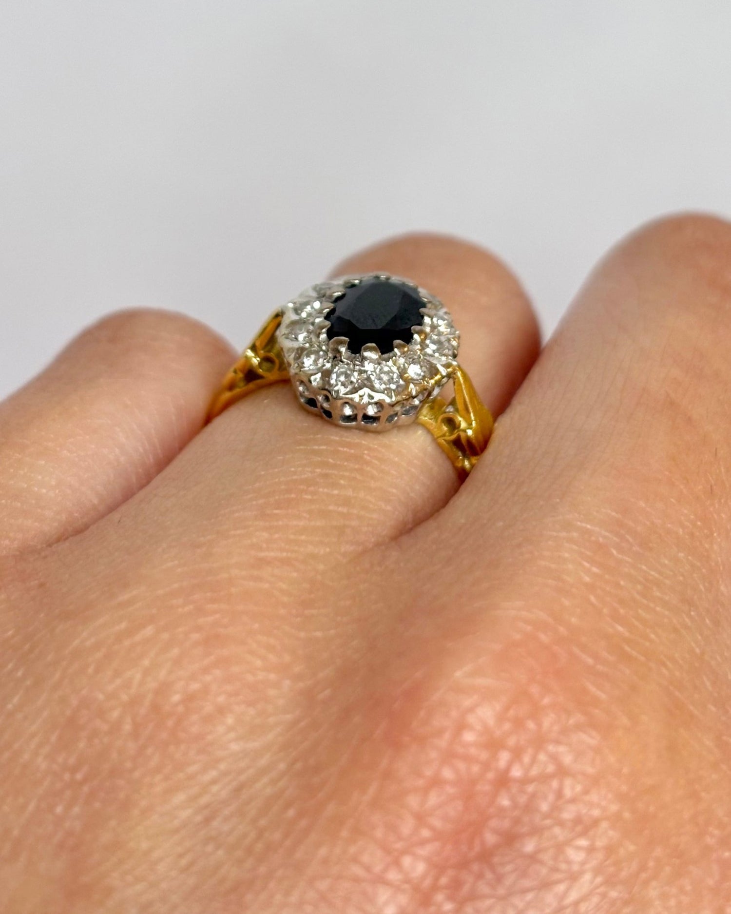 Bague Marguerite Saphir 1.15 carat &amp; Diamants "Rachelle" - Elliade Paris