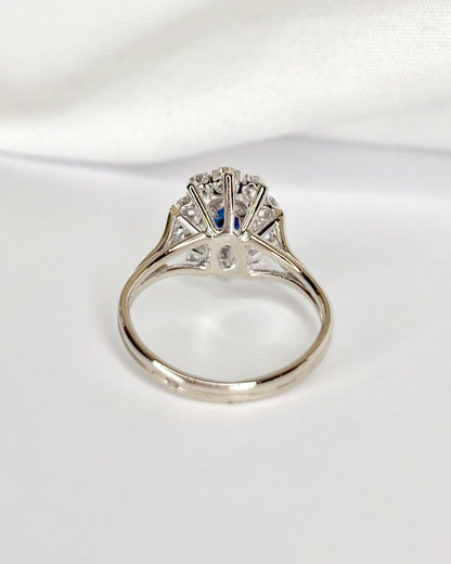 Bague Marguerite Saphir 1.18 carat &amp; Diamants 0.30 carat "Brigitte" - Elliade Paris