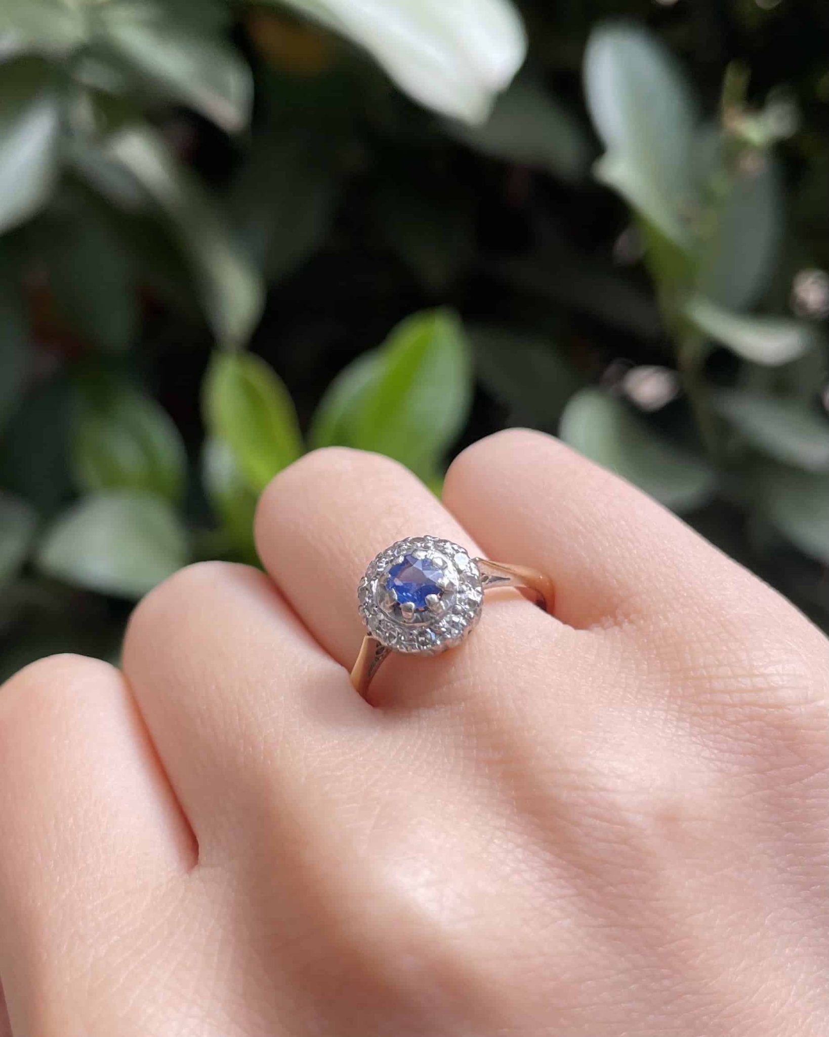 Bague Marguerite Saphir &amp; 12 Diamants "Eloisa" - Elliade Paris
