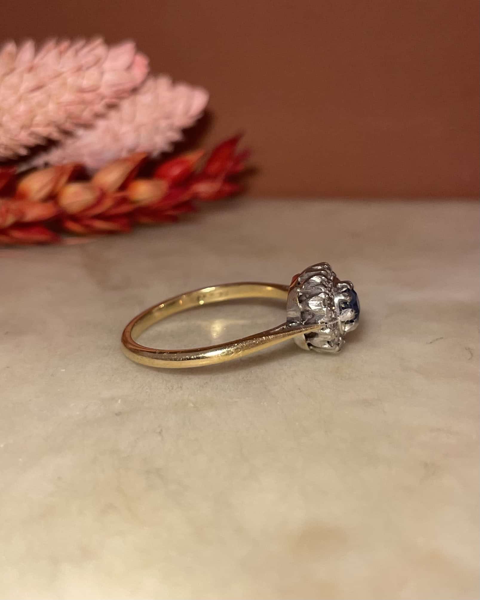 Bague Marguerite Saphir &amp; 12 Diamants "Eloisa" - Elliade Paris