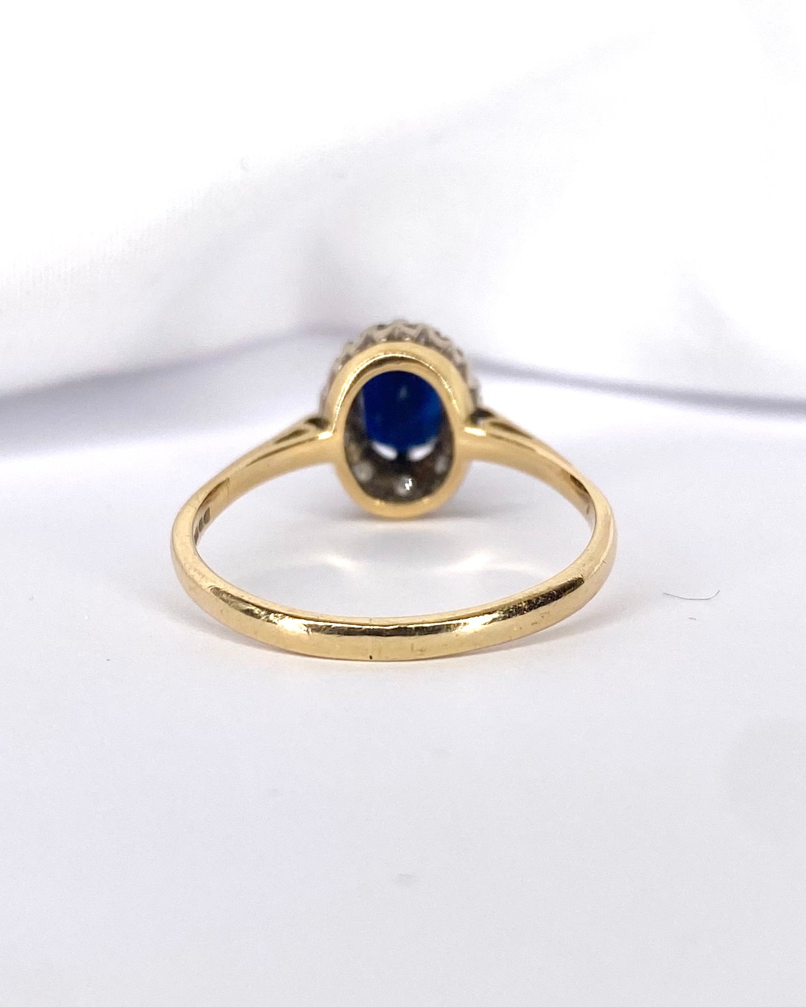 Bague Marguerite Saphir 1.20 carat &amp; 10 Diamants "Nilla" - Elliade Paris