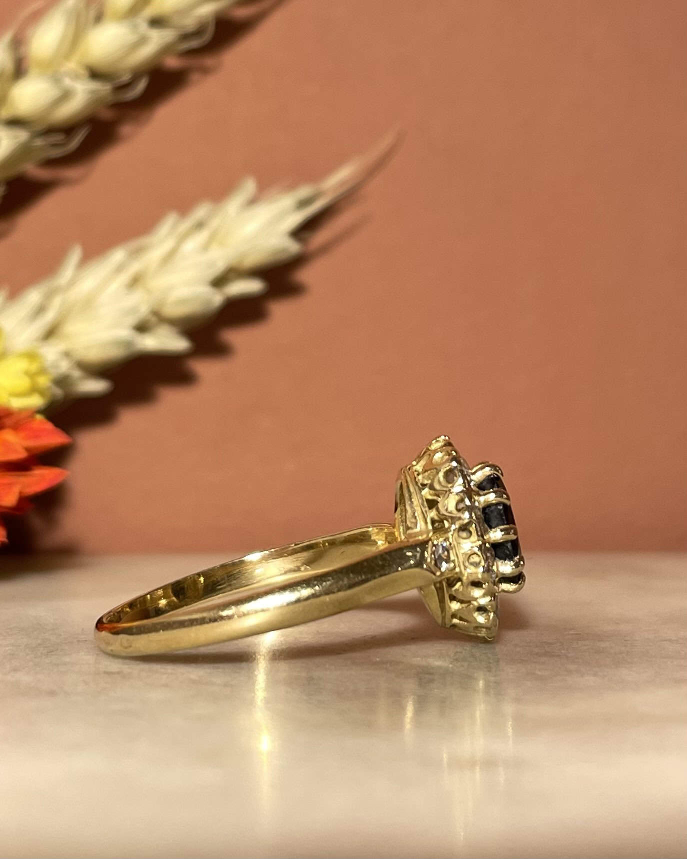 Bague Marguerite Saphir 1.20 carat &amp; 12 Diamants "Rosekelly" - Elliade Paris