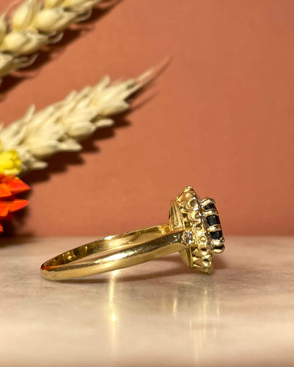 Bague Marguerite Saphir 1.20 carat &amp; 12 Diamants &quot;Rosekelly&quot; - Elliade Paris