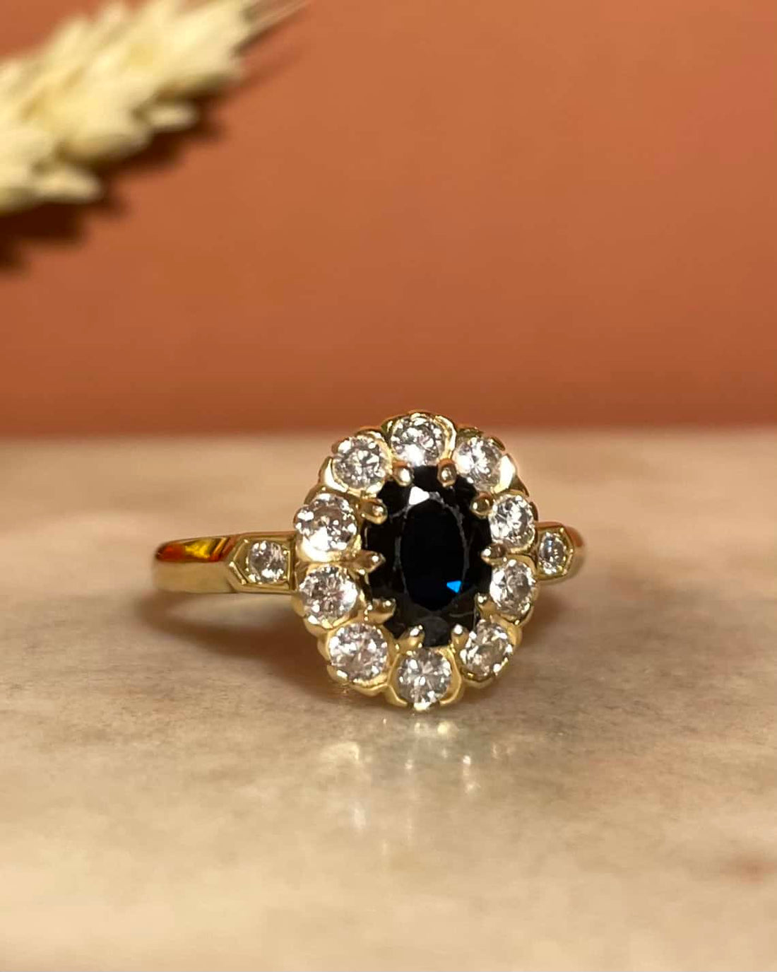 Bague Marguerite Saphir 1.20 carat &amp; 12 Diamants &quot;Rosekelly&quot; - Elliade Paris