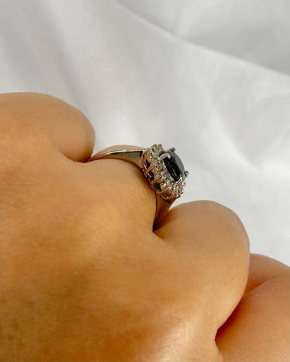 Bague Marguerite Saphir 1.20 carat &amp; 14 Diamants &quot;Gina&quot; - Elliade Paris