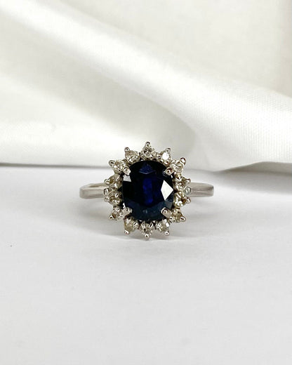 Bague Marguerite Saphir 1.20 carat &amp; 14 Diamants &quot;Gina&quot; - Elliade Paris
