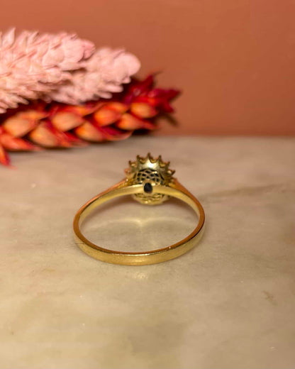 Bague Marguerite Saphir 1.20 carat &amp; 16 Diamants &quot;Siana&quot; - Elliade Paris