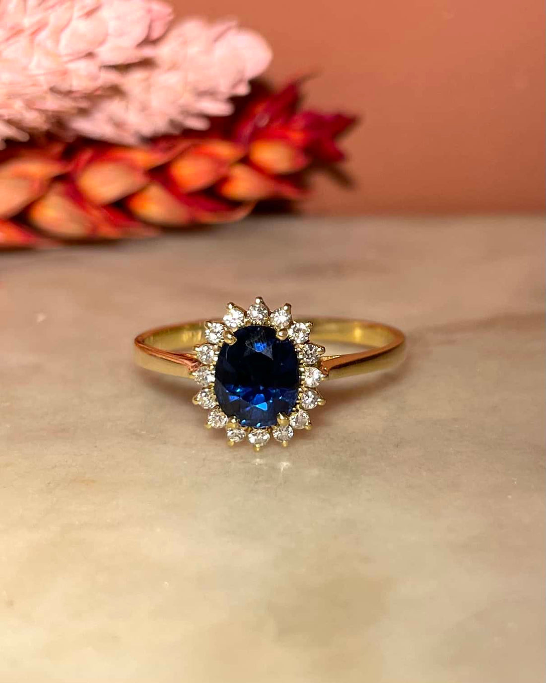 Bague Marguerite Saphir 1.20 carat &amp; 16 Diamants &quot;Siana&quot; - Elliade Paris