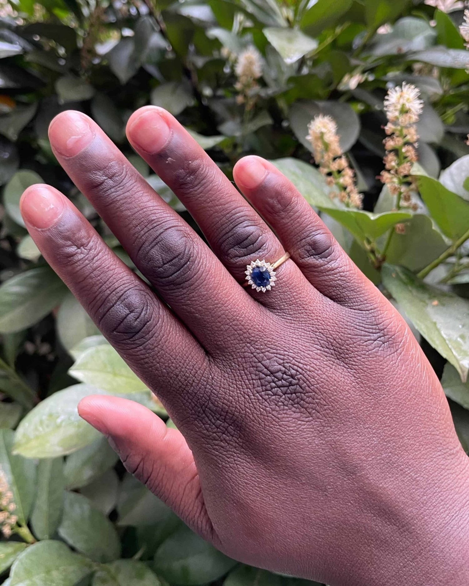 Bague Marguerite Saphir 1.20 carat &amp; 16 Diamants &quot;Siana&quot; - Elliade Paris
