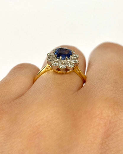 Bague Marguerite Saphir 1.20 carat &amp; Diamants 0.40 carat "Elisabeth" - Elliade Paris