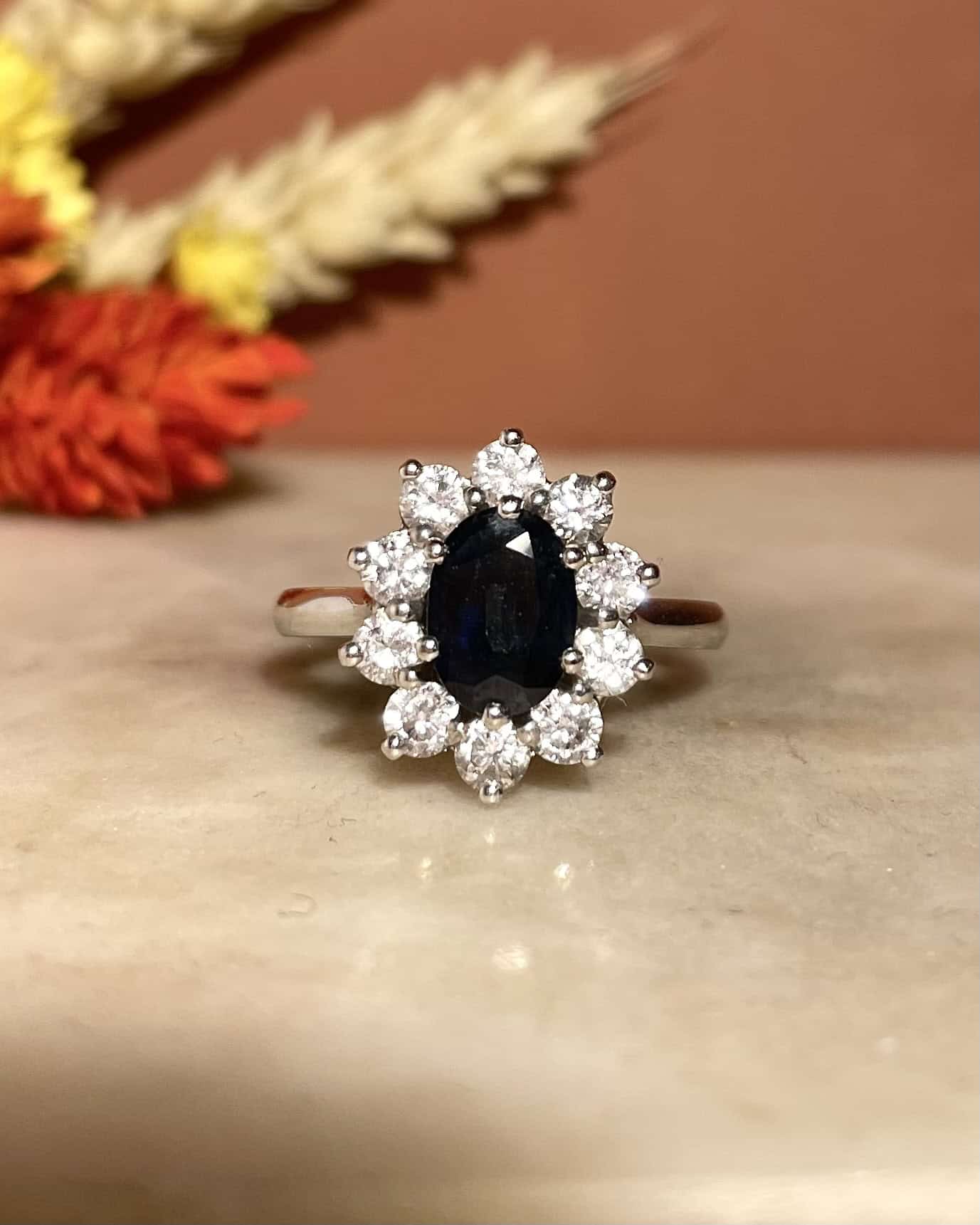 Bague Marguerite Saphir 1.20 carat &amp; Diamants "Leila" - Elliade Paris