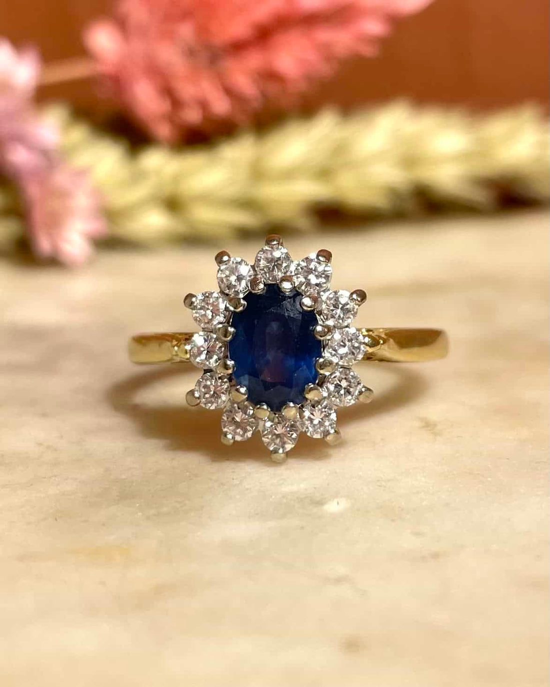 Bague Marguerite Saphir 1.20 carat &amp; Diamants &quot;Méryle&quot; - Elliade Paris