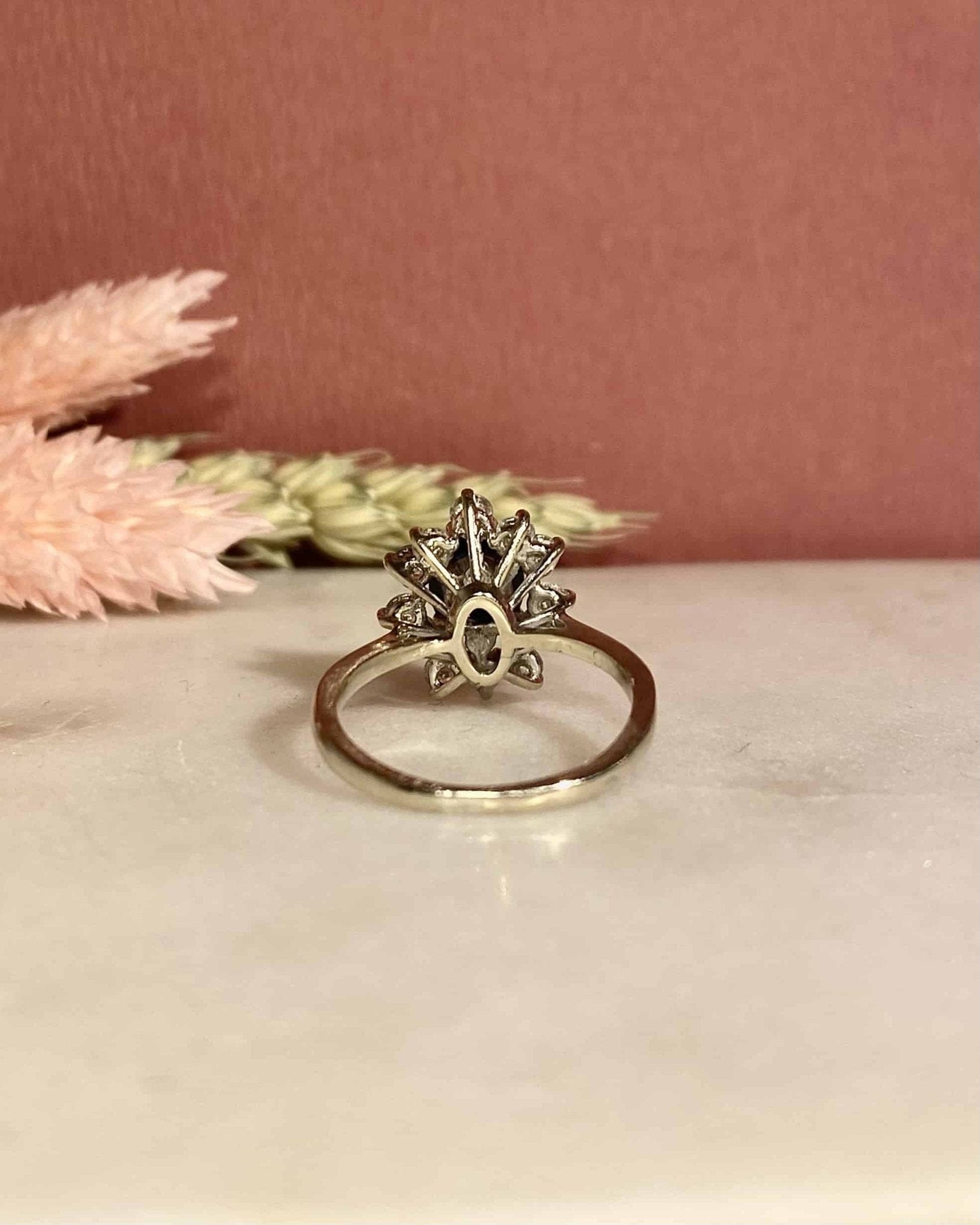 Bague Marguerite Saphir 1.20 Carat &amp; Diamants "Solene" - Elliade Paris