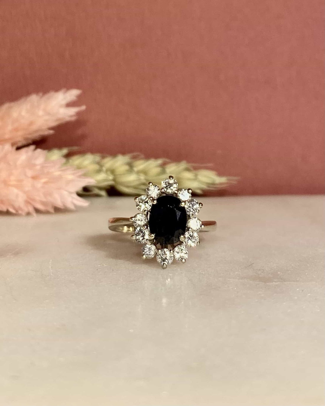 Bague Marguerite Saphir 1.20 Carat &amp; Diamants &quot;Solene&quot; - Elliade Paris
