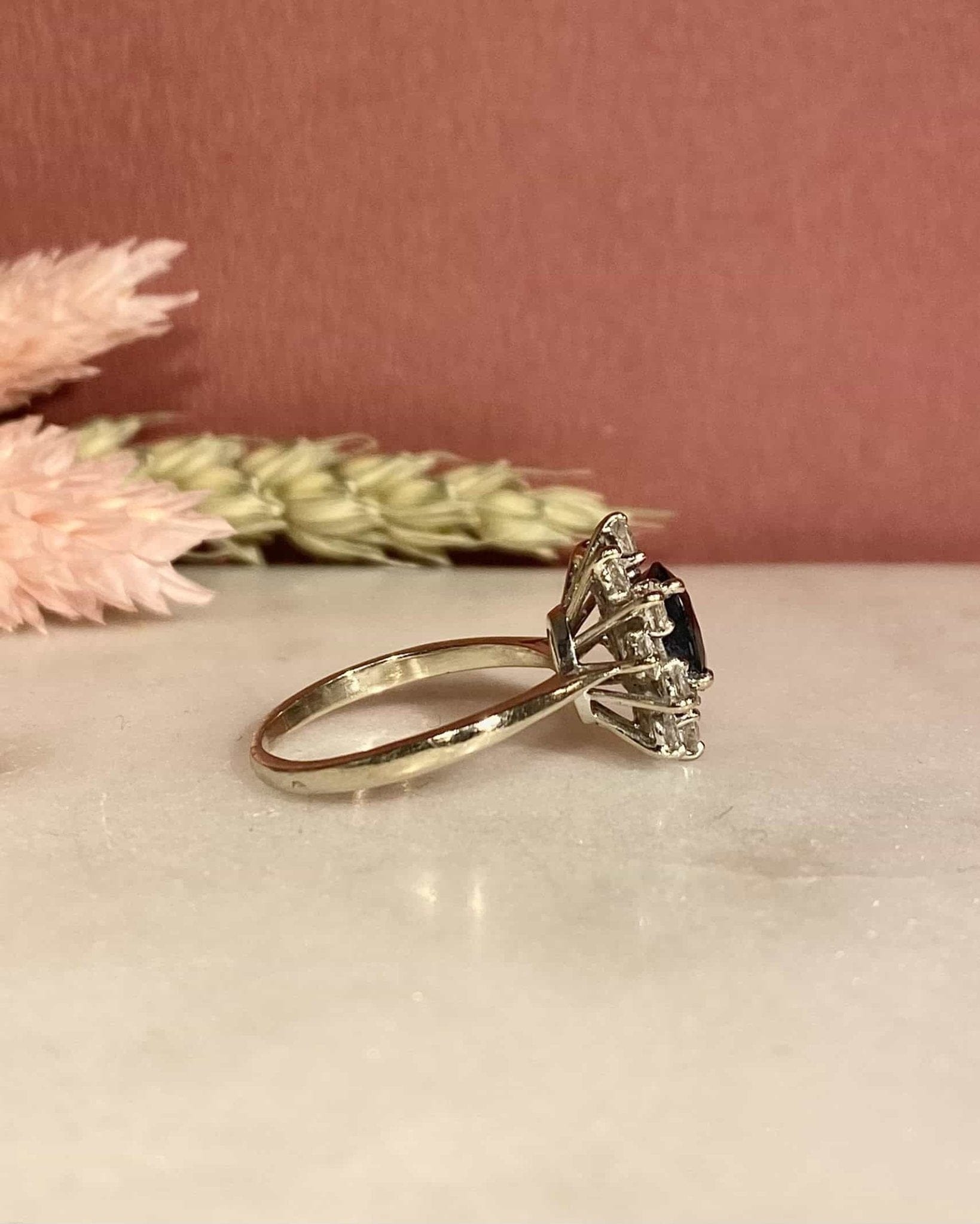 Bague Marguerite Saphir 1.20 Carat &amp; Diamants "Solene" - Elliade Paris