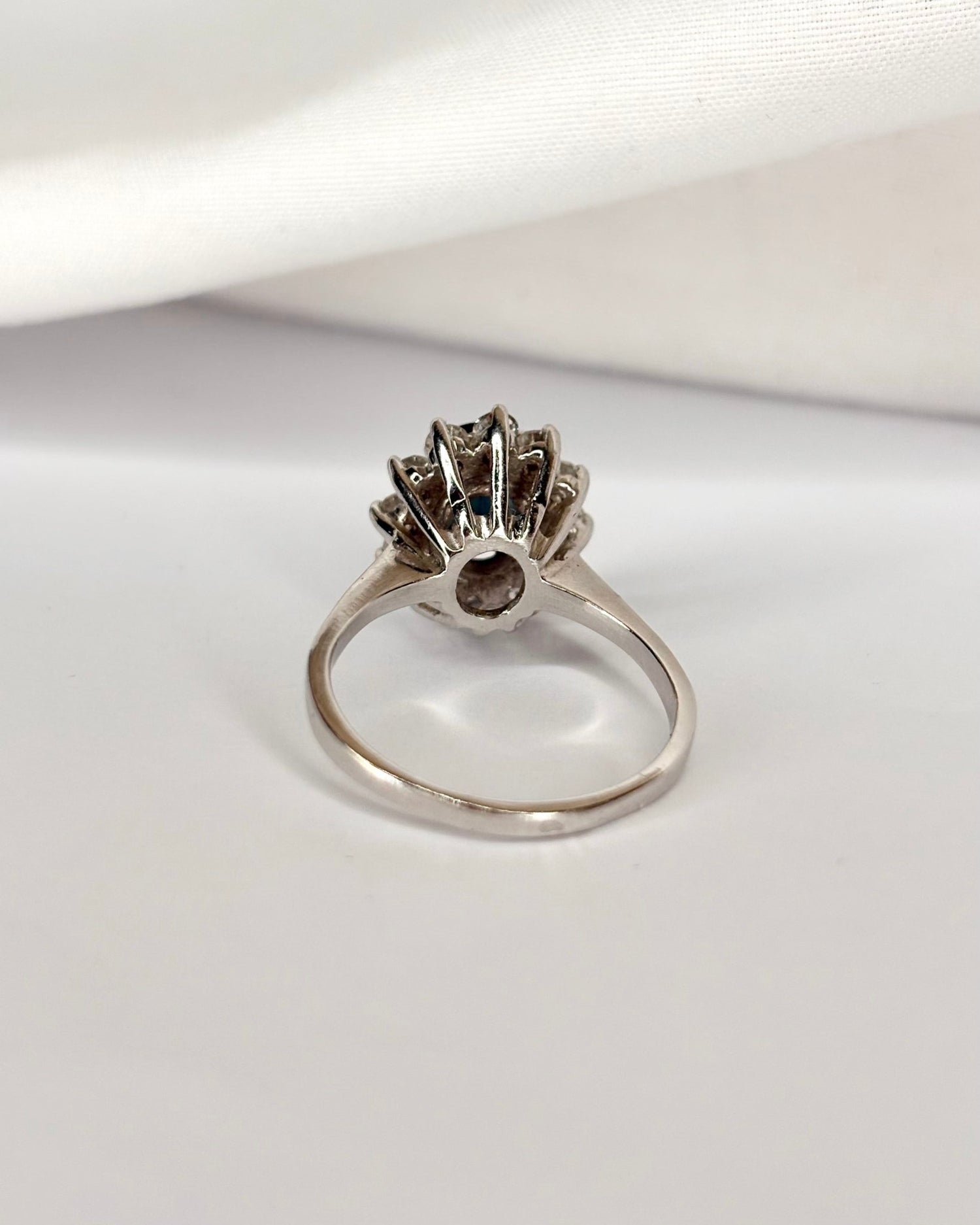 Bague Marguerite Saphir 1.20 carat &amp; Diamants "Valentine" - Elliade Paris