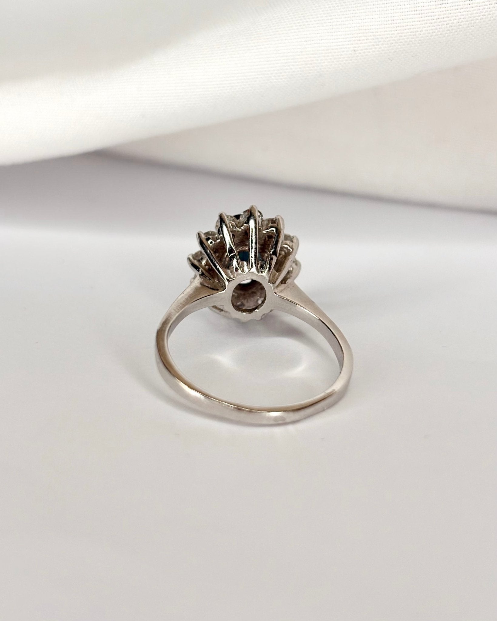 Bague Marguerite Saphir 1.20 carat &amp; Diamants "Valentine" - Elliade Paris