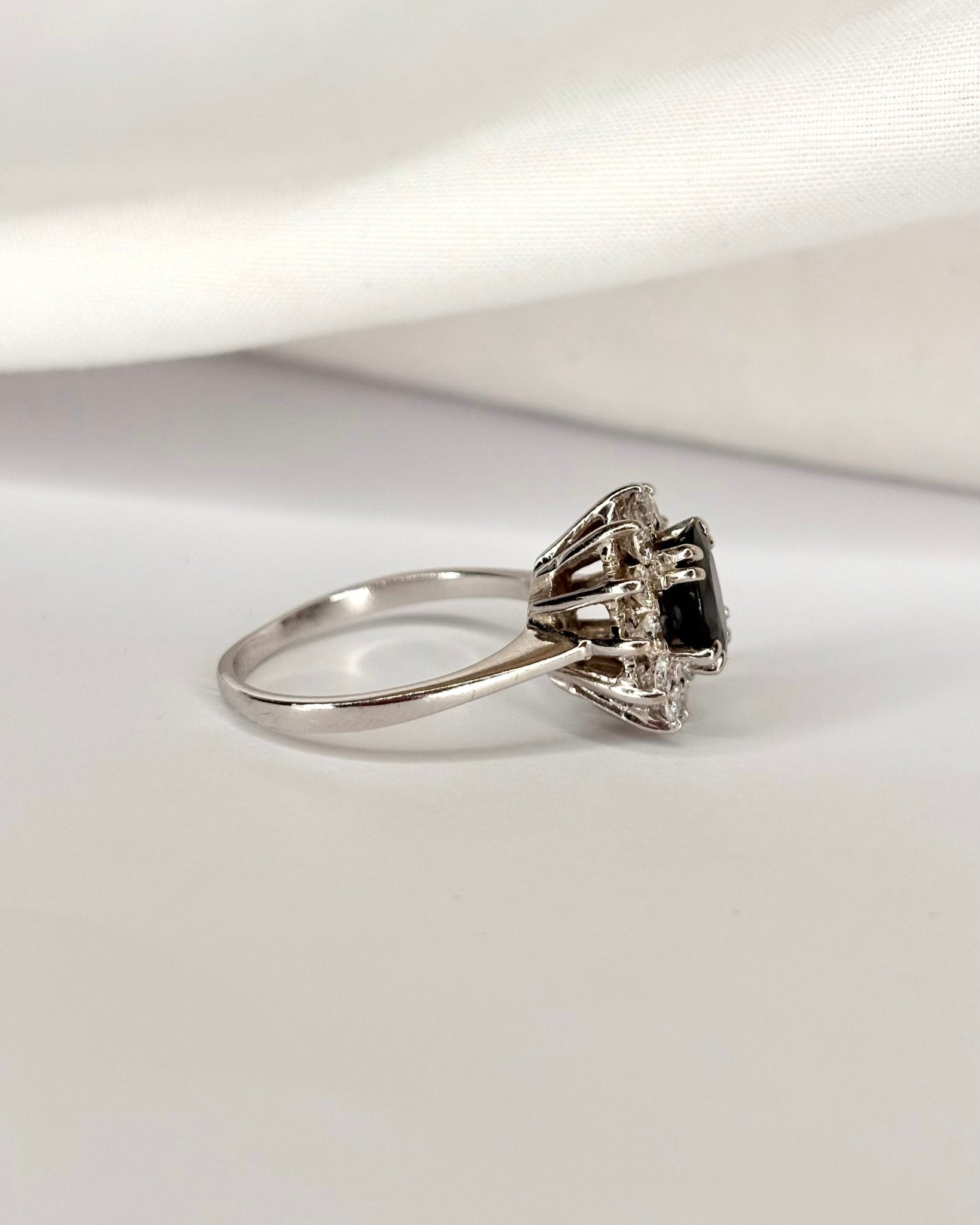 Bague Marguerite Saphir 1.20 carat &amp; Diamants "Valentine" - Elliade Paris