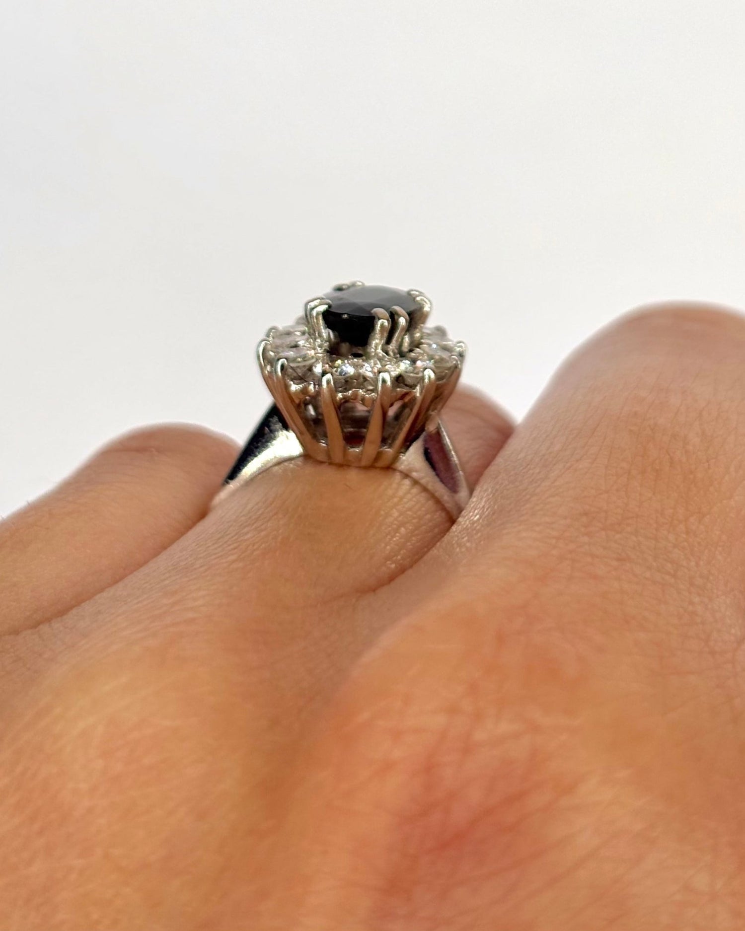 Bague Marguerite Saphir 1.20 carat &amp; Diamants "Valentine" - Elliade Paris