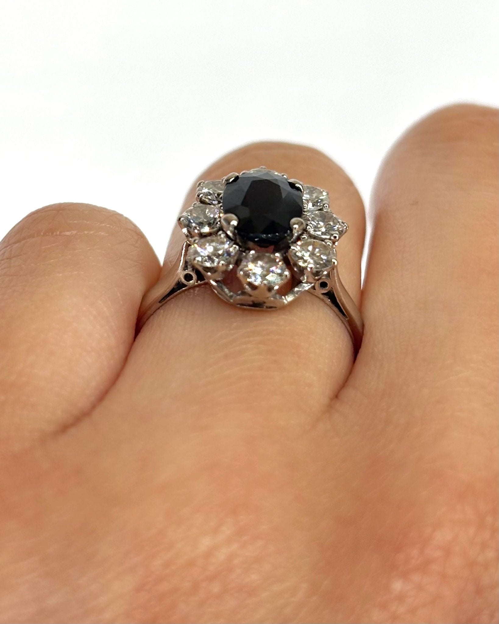 Bague Marguerite Saphir 1.24 carat &amp; Diamants 0.80 carat "Linda" - Elliade Paris